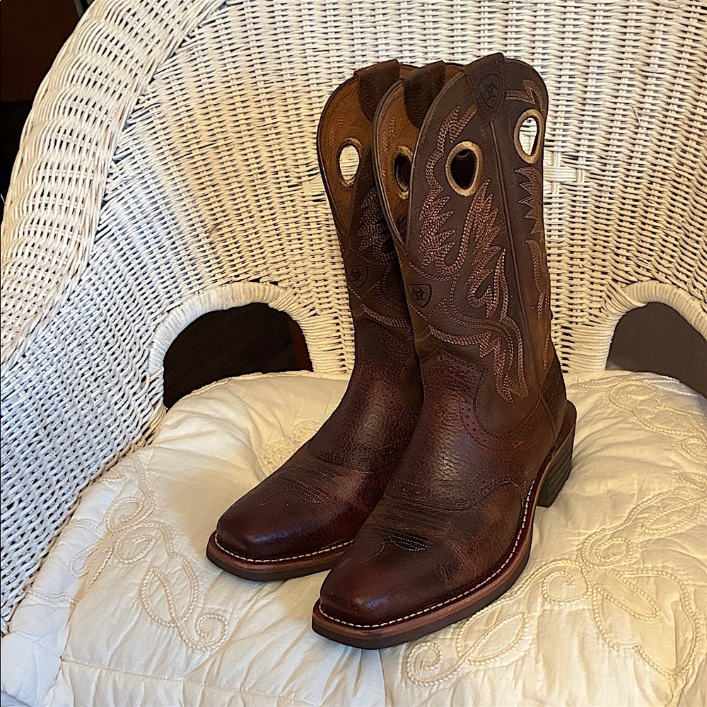 Ariat Brown Pull-On Western Boots with Embroidered Shaft -9D Never worn